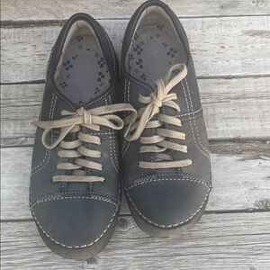 Naturalized Casual Gray Lace-Up Sneakers with Contrast Stitching